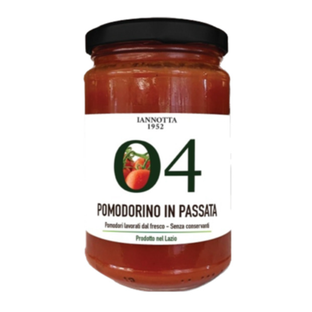 Raudonieji vyšniniai pomidorai pasata padaže – 290 g