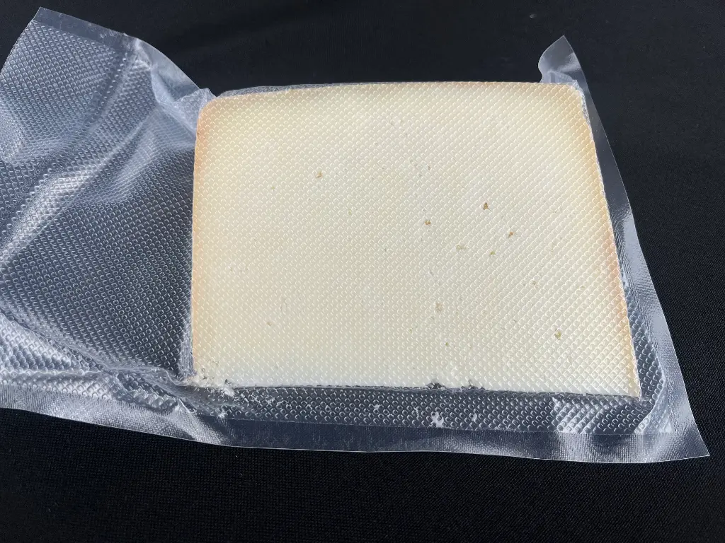 6mėn. Brandintas Ožkų pieno sūris "Klėtis", 200-220 g.